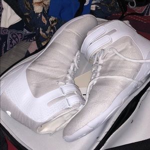 Men’s nfinity cheer shoes